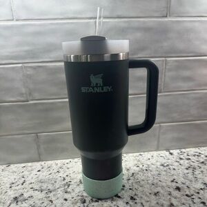 EUC 40oz Charcoal Stanley. $55 Comes with boot.